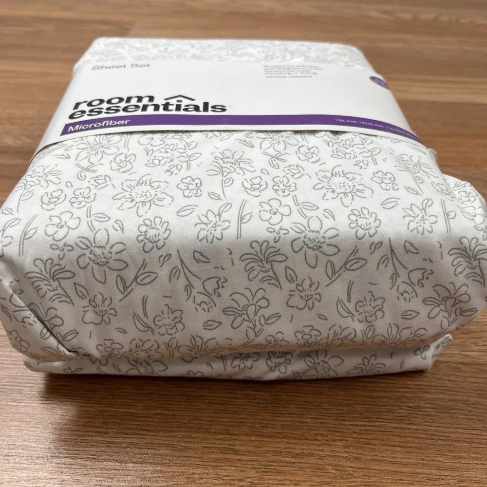 Room Essentials Mircofiber Sheet Set in Gray Ditsy Floral Twin/Twin XL NEW‎